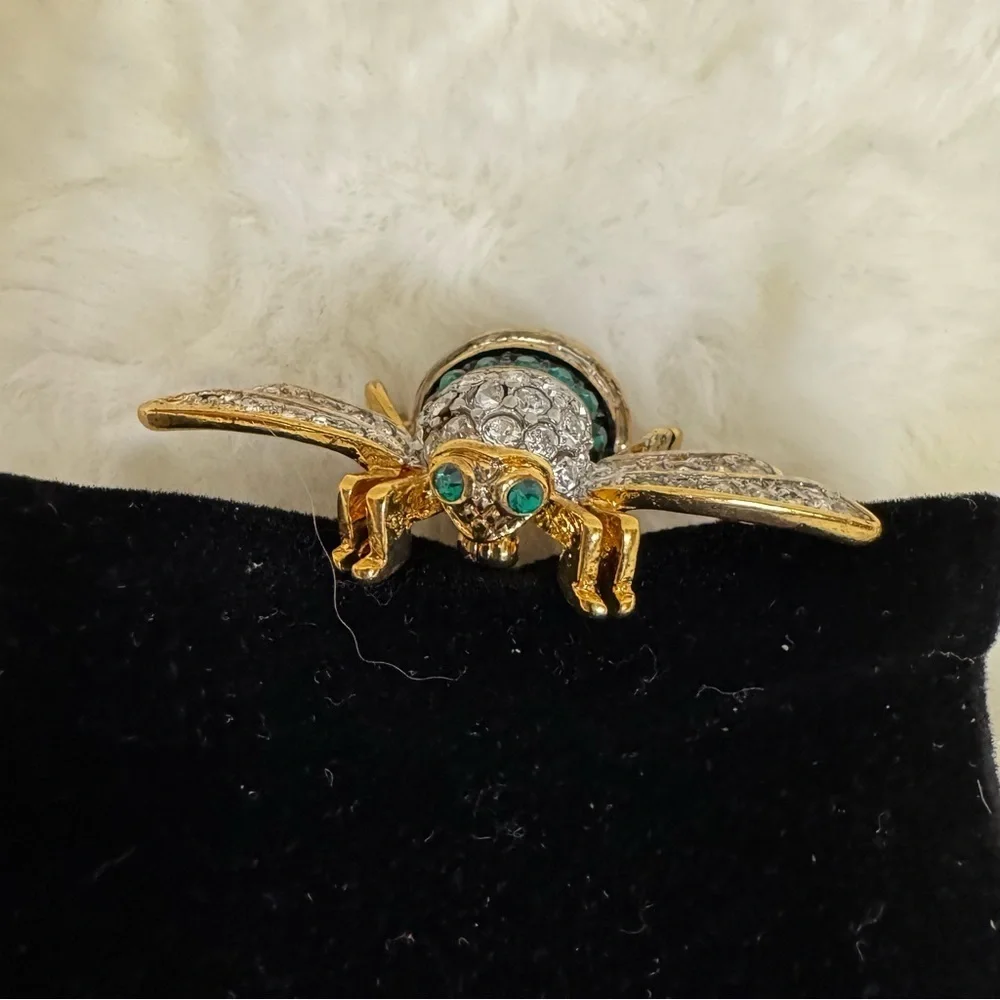 Joan Rivers Collection Gold Tone Clear and Green Bee Brooch Pin Rhinestones NWOT